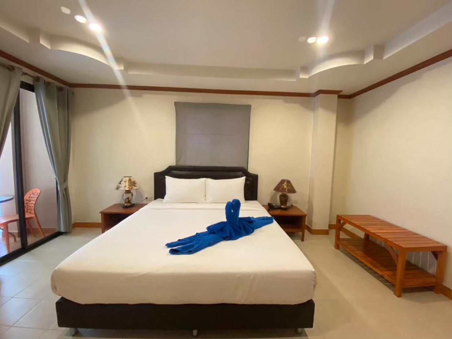 Aram Hotel Kata Beach  Buitenkant foto