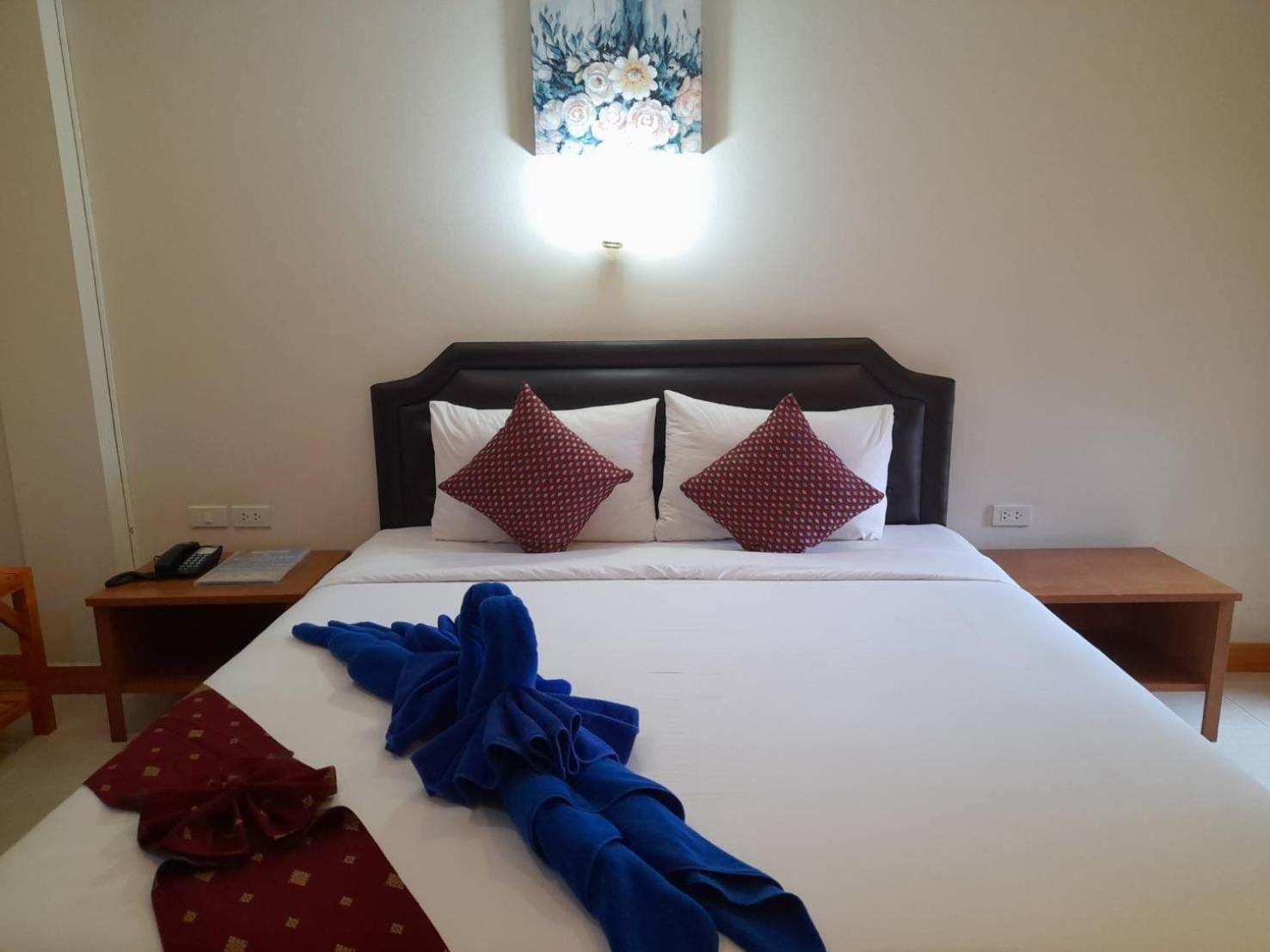 Aram Hotel Kata Beach  Buitenkant foto