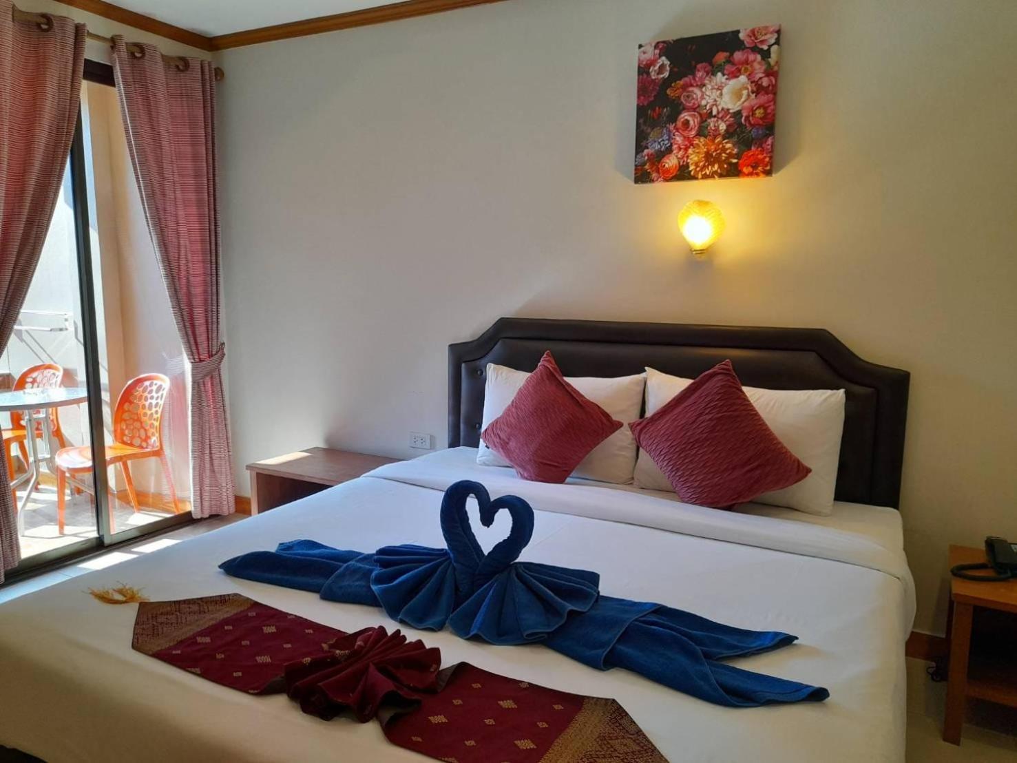 Aram Hotel Kata Beach  Buitenkant foto
